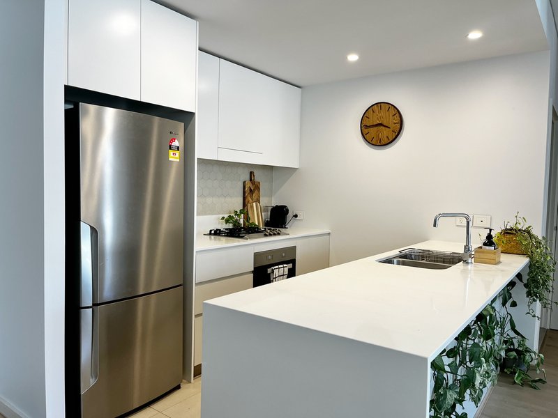 Photo - 428/2 Half Street, Wentworth Point NSW 2127 - Image 4