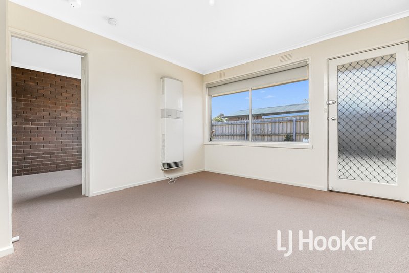 Photo - 4/29 Gairloch Drive, Frankston VIC 3199 - Image 2