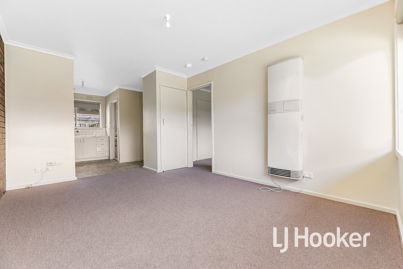 Photo - 4/29 Gairloch Drive, Frankston VIC 3199 - Image 3