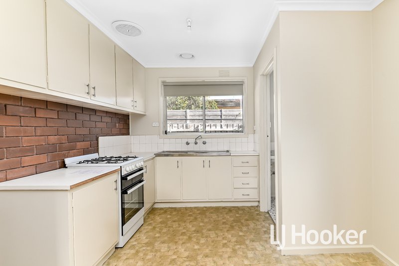 Photo - 4/29 Gairloch Drive, Frankston VIC 3199 - Image 4