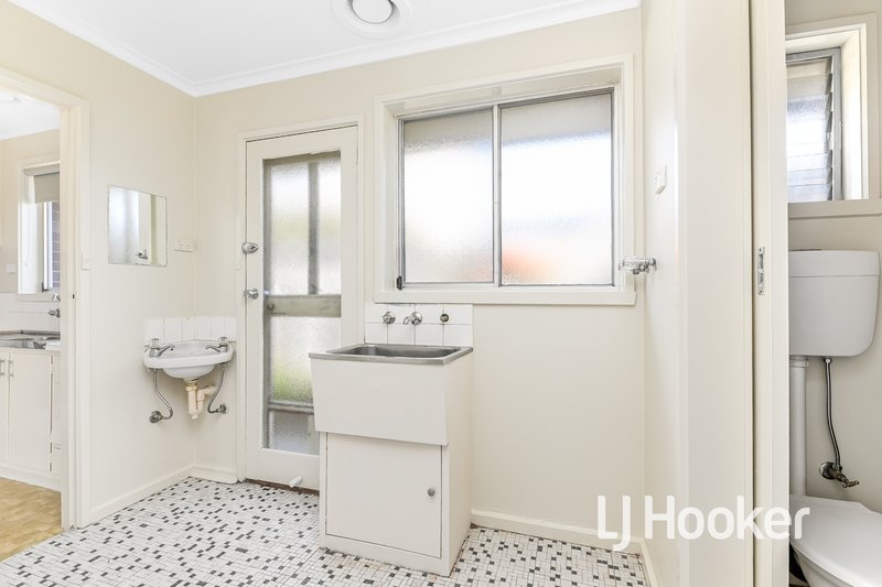 Photo - 4/29 Gairloch Drive, Frankston VIC 3199 - Image 7