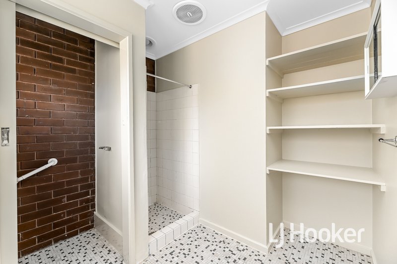 Photo - 4/29 Gairloch Drive, Frankston VIC 3199 - Image 8