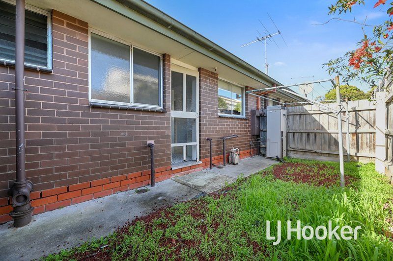 Photo - 4/29 Gairloch Drive, Frankston VIC 3199 - Image 9