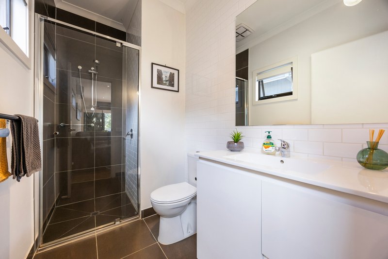 Photo - 4/29 Stamford Crescent, Rowville VIC 3178 - Image 5