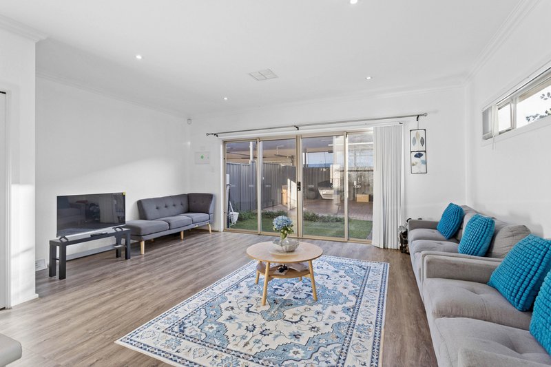 Photo - 4/29 Victoria Parade, Mawson Lakes SA 5095 - Image 3