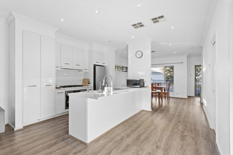 Photo - 4/29 Victoria Parade, Mawson Lakes SA 5095 - Image 4