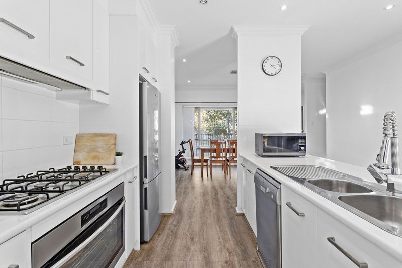 Photo - 4/29 Victoria Parade, Mawson Lakes SA 5095 - Image 5