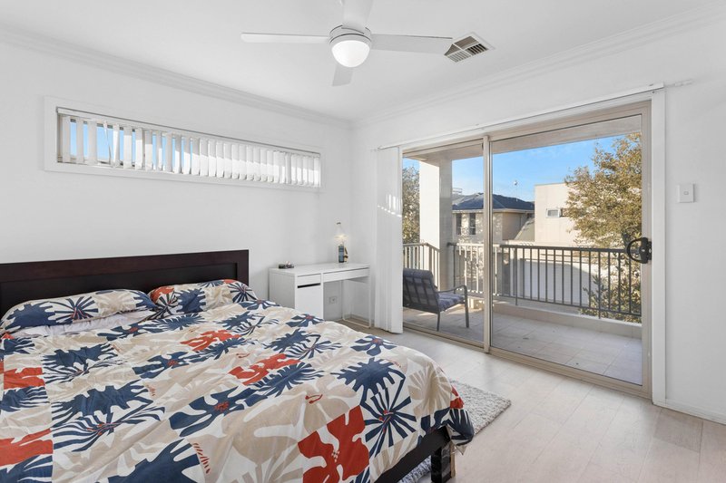 Photo - 4/29 Victoria Parade, Mawson Lakes SA 5095 - Image 7