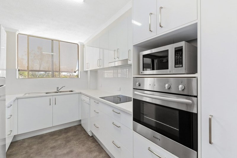 Photo - 4/2A View Street, Woody Point QLD 4019 - Image 3