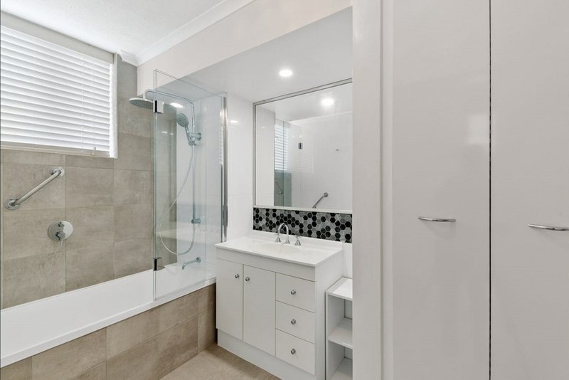 Photo - 4/2A View Street, Woody Point QLD 4019 - Image 6