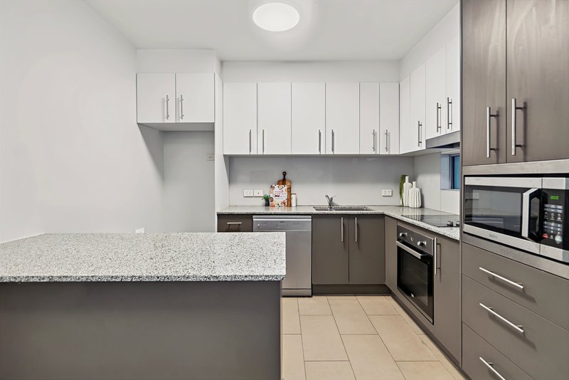 Photo - 42a Wilton Terrace, Yeronga QLD 4104 - Image 10