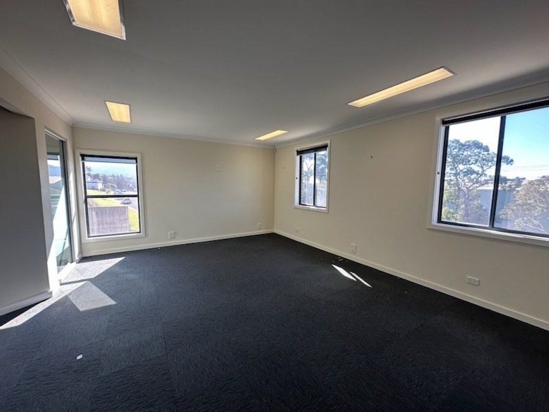 Photo - 42b Lady Penrhyn Drive, Unanderra NSW 2526 - Image 3