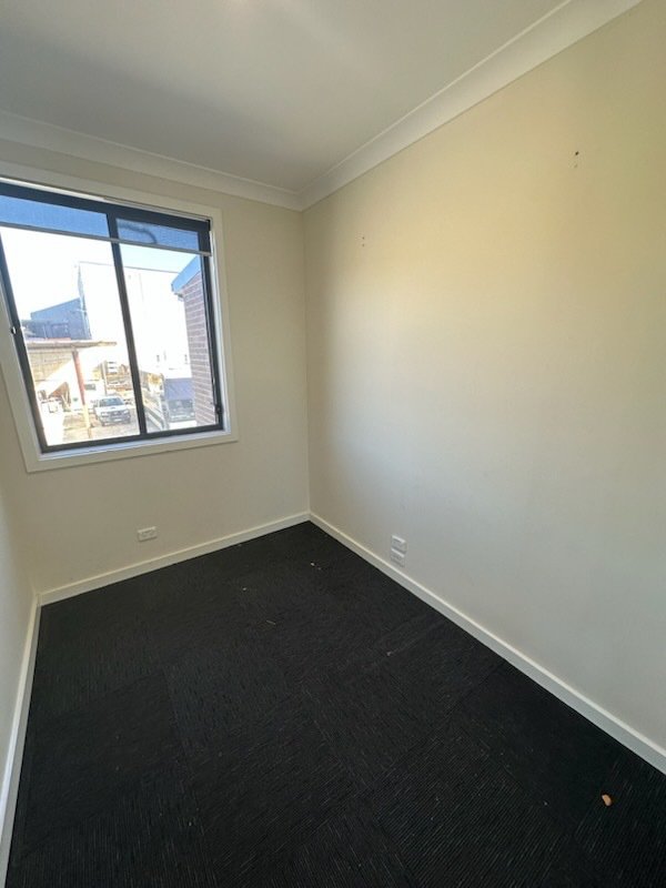 Photo - 42b Lady Penrhyn Drive, Unanderra NSW 2526 - Image 6