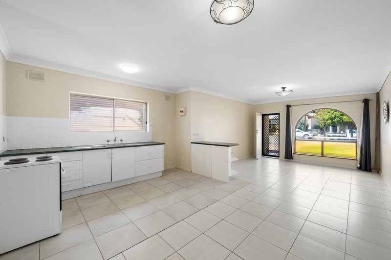 Photo - 43 & 43A Sussex Street, Alberton SA 5014 - Image 3