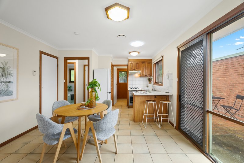 Photo - 4/3-5 Thomas Street, Ringwood VIC 3134 - Image 5