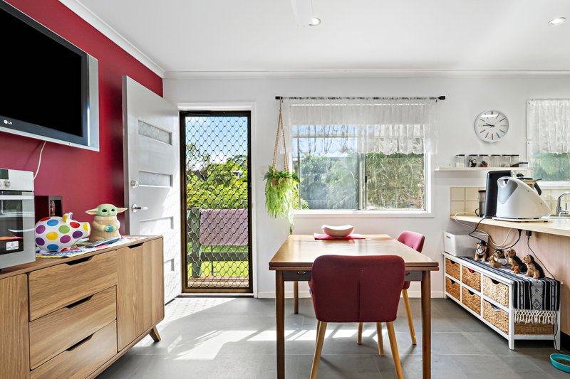 Photo - 43 Alexander Avenue, Kallangur QLD 4503 - Image 8