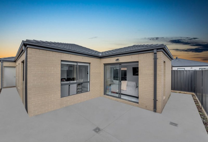 Photo - 43 Alloca Crescent, Donnybrook VIC 3064 - Image 13