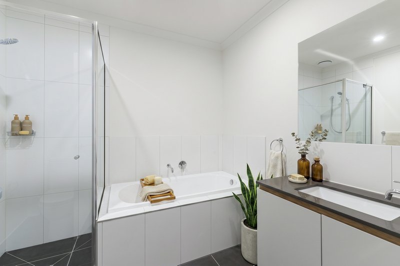 Photo - 43 Anchorage Drive, South Morang VIC 3752 - Image 12