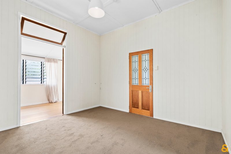 Photo - 43 Barrinia Street, Manly QLD 4179 - Image 3