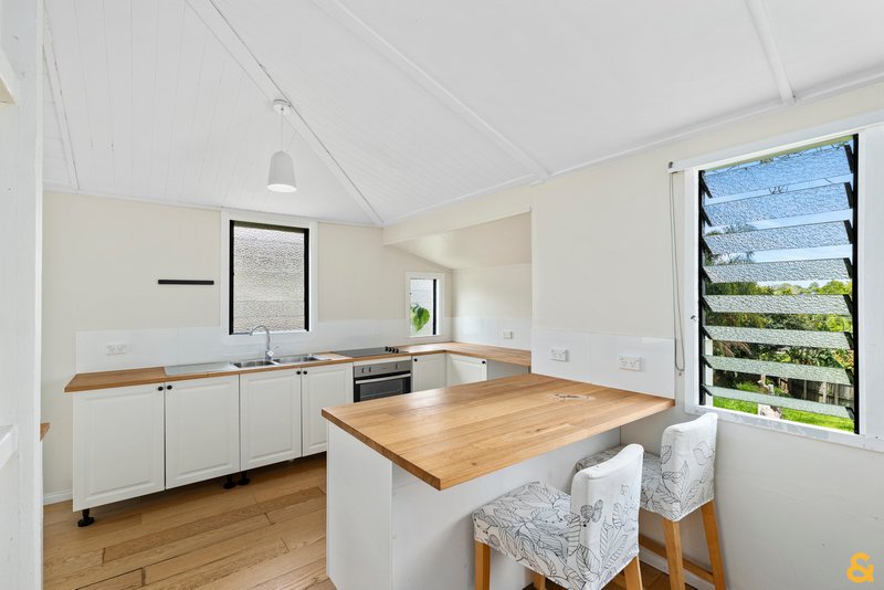 Photo - 43 Barrinia Street, Manly QLD 4179 - Image 4