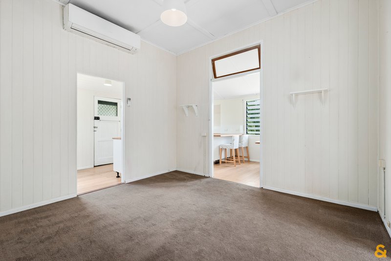 Photo - 43 Barrinia Street, Manly QLD 4179 - Image 9