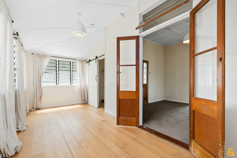 Photo - 43 Barrinia Street, Manly QLD 4179 - Image 10