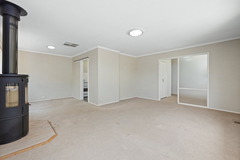 Photo - 43 Batchelor Street, Torrens ACT 2607 - Image 3