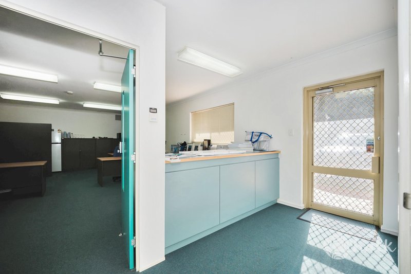 Photo - 4/3 Benjamin Way, Rockingham WA 6168 - Image 4