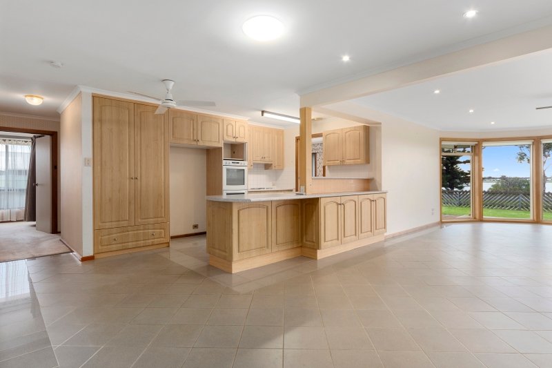 Photo - 43 Captain Sturt Parade, Hindmarsh Island SA 5214 - Image 4