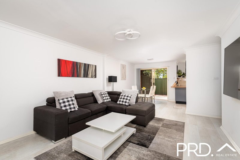 Photo - 4/3 Carinya Place, Moorebank NSW 2170 - Image 2