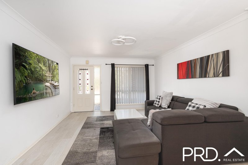 Photo - 4/3 Carinya Place, Moorebank NSW 2170 - Image 3