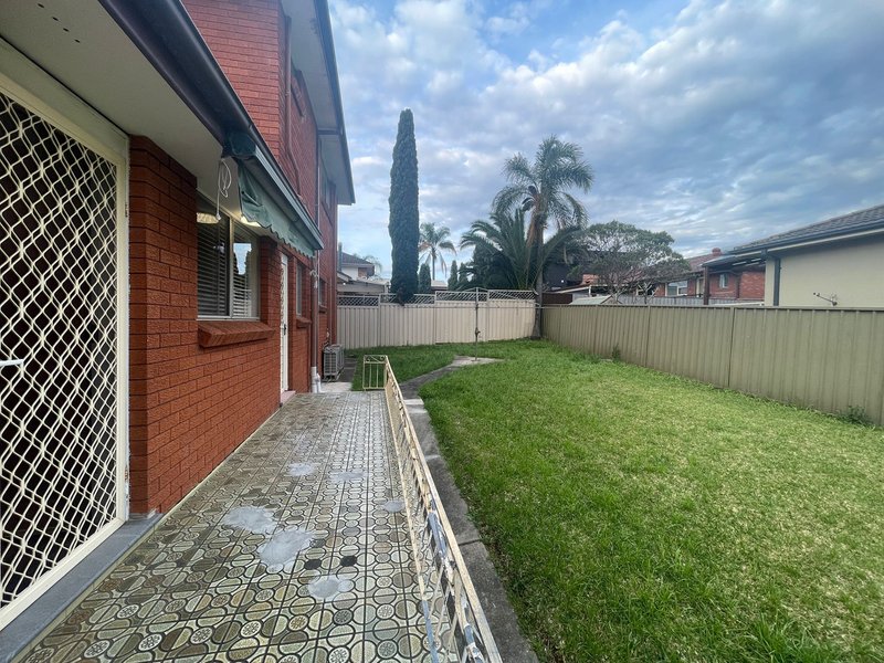 Photo - 43 Caroline Crescent, Georges Hall NSW 2198 - Image 16