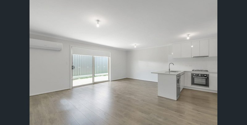 Photo - 43 Clare Mews, Munno Para West SA 5115 - Image 5