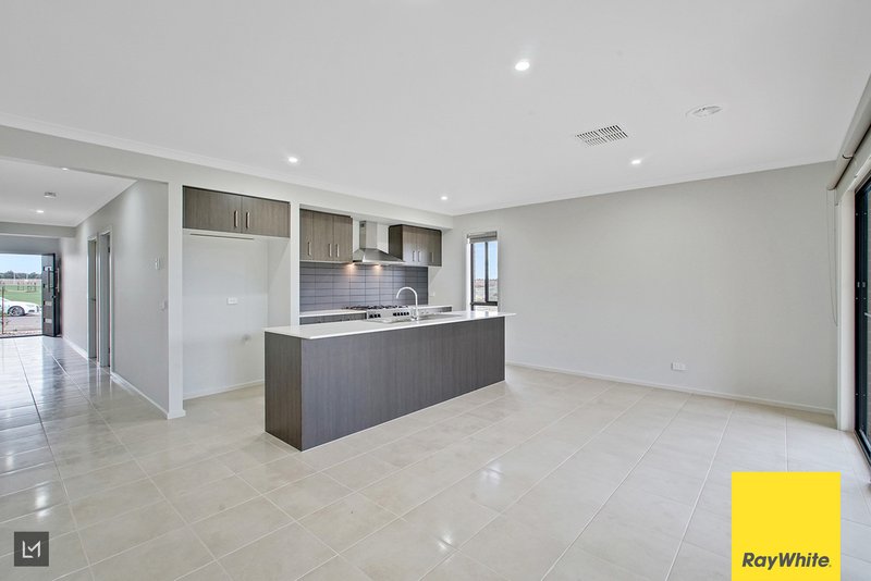 Photo - 43 Clementine Boulevard, Tarneit VIC 3029 - Image 6