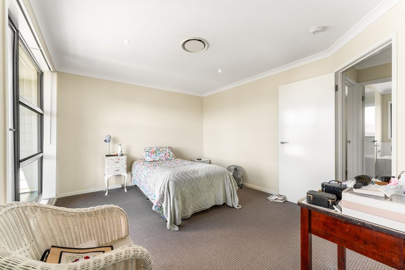 Photo - 43 Combs Street, Yarrabilba QLD 4207 - Image 8