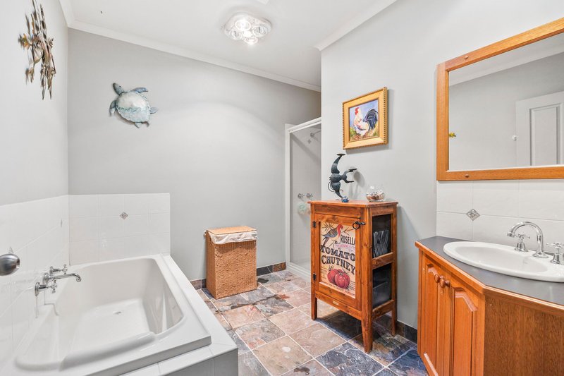 Photo - 43 Connor Court, Ballan VIC 3342 - Image 12