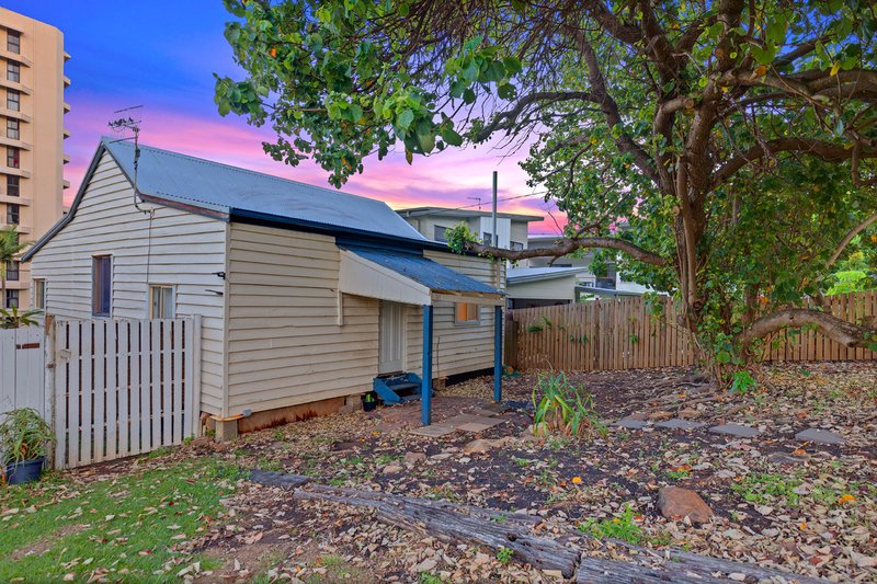 Photo - 43 Coolum Terrace, Coolum Beach QLD 4573 - Image 4