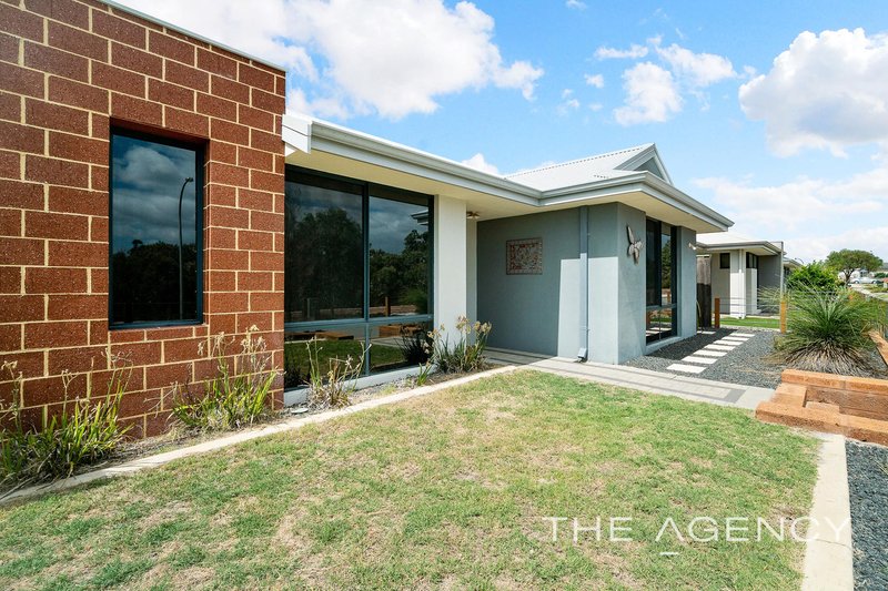 Photo - 43 Dalgarup Way, Ellenbrook WA 6069 - Image 2