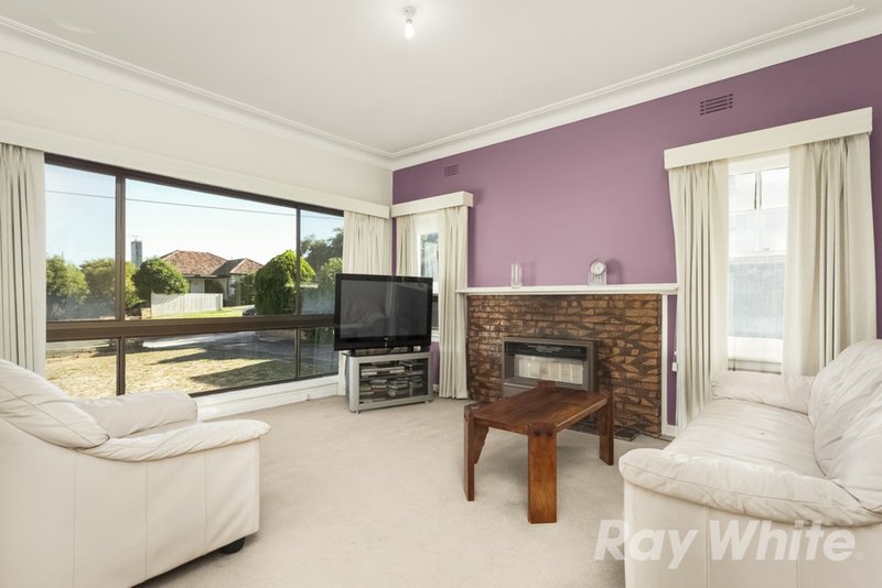 Photo - 43 Douglas Street, Ashwood VIC 3147 - Image 3