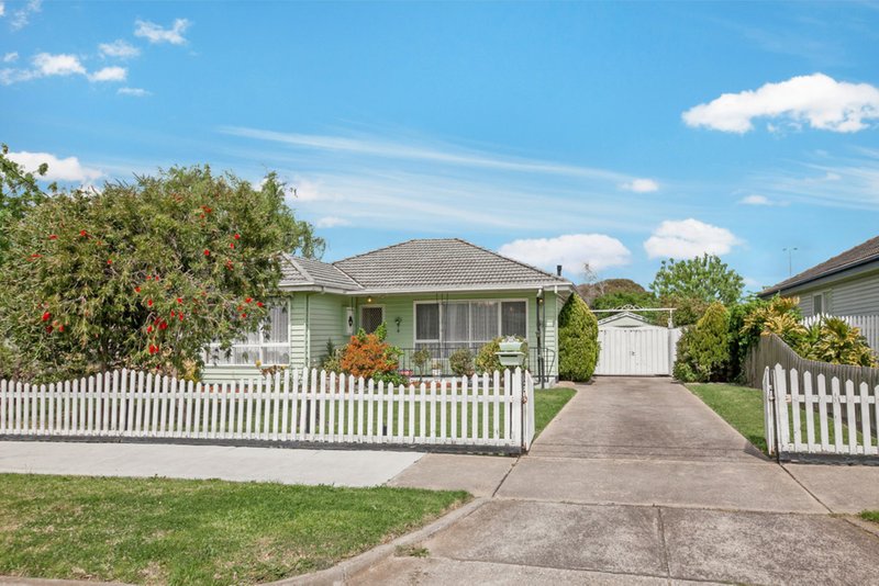 Photo - 43 Dumbarton Street, Reservoir VIC 3073 - Image 3