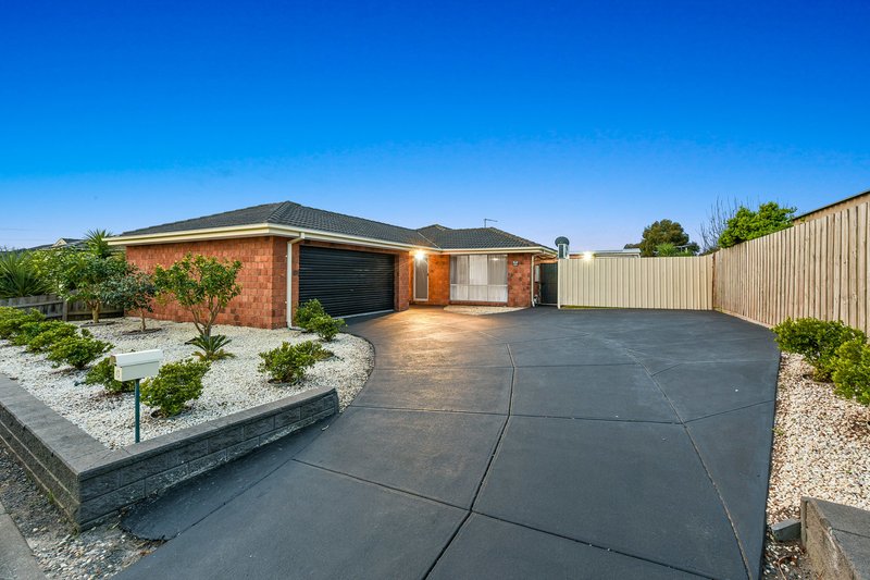 43 Dunferline Crescent, Cranbourne VIC 3977