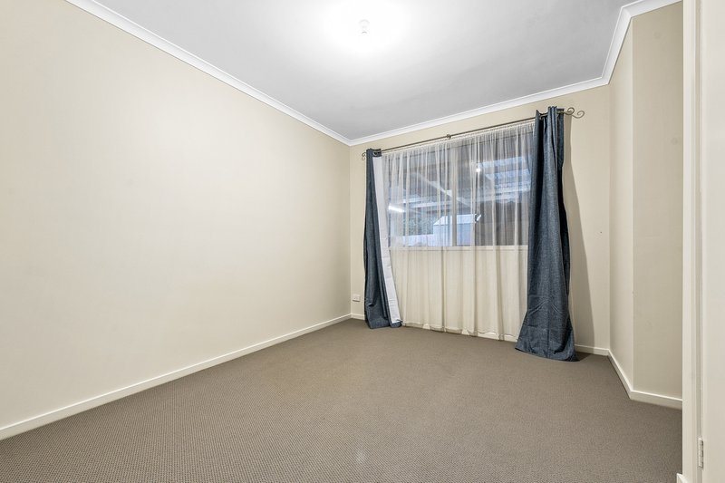 Photo - 43 Dunferline Crescent, Cranbourne VIC 3977 - Image 4