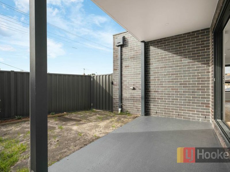 Photo - 43 Emerald Drive, Springvale VIC 3171 - Image 6
