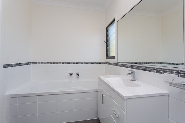 Photo - 43 Eshelby Drive, Cannonvale QLD 4802 - Image 12