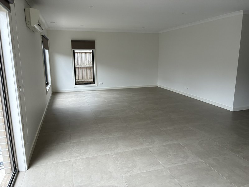 Photo - 43 Fitzroy Way, Whittlesea VIC 3757 - Image 2