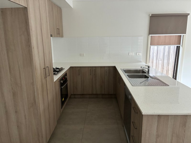 Photo - 43 Fitzroy Way, Whittlesea VIC 3757 - Image 4