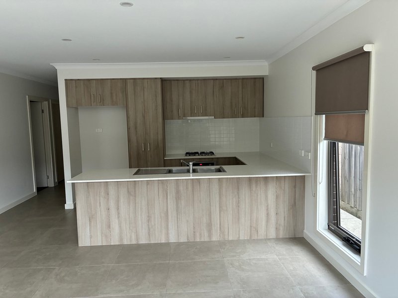 Photo - 43 Fitzroy Way, Whittlesea VIC 3757 - Image 5