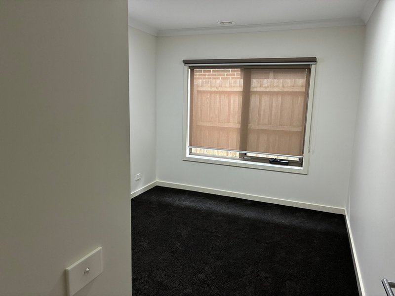 Photo - 43 Fitzroy Way, Whittlesea VIC 3757 - Image 6