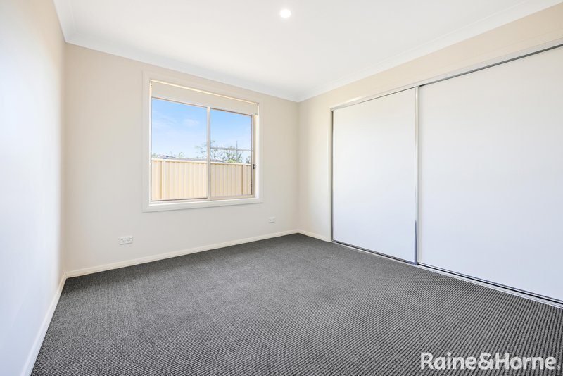 Photo - 43 Flemming Crescent, Tamworth NSW 2340 - Image 10