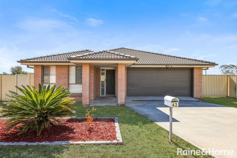 43 Flemming Crescent, Tamworth NSW 2340